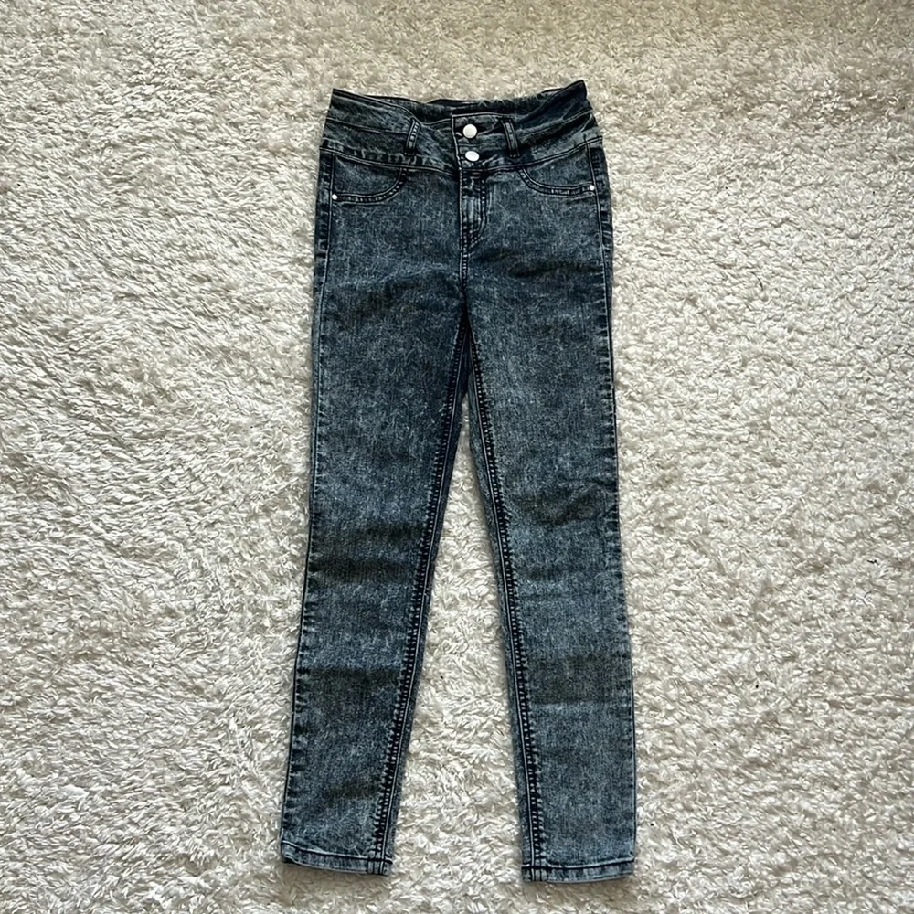 Jeans - Picture 1 of 4